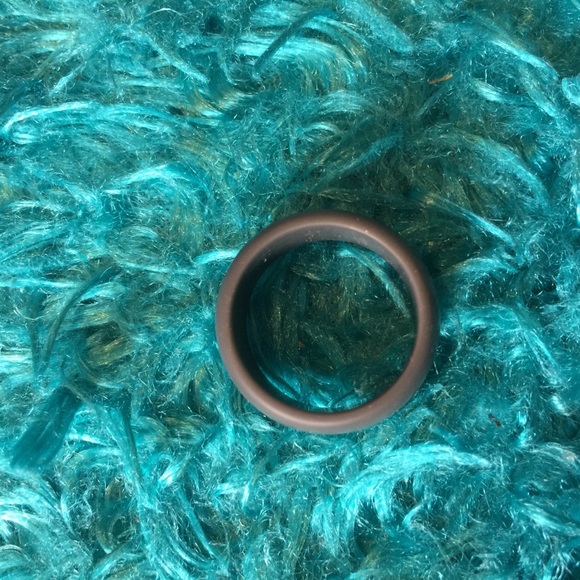 Charcoal rubber silicone wedding band - Picture 2 of 4